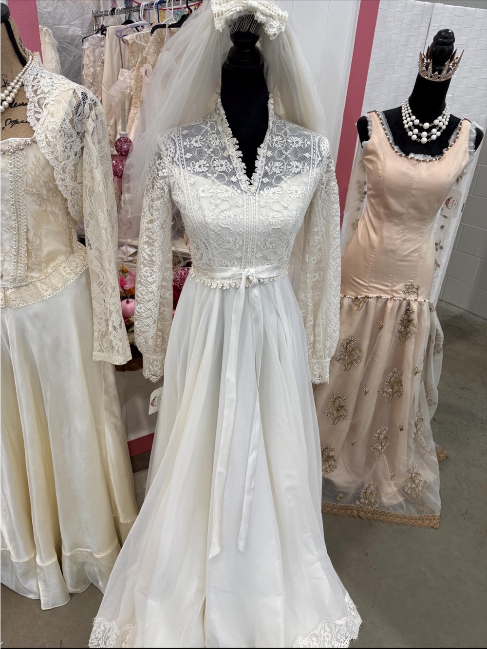 Vintage Ivory Lace Long-Sleeve Wedding Gown with V-Neck